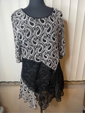 Feratelli black white embroidered asymmetrical blouse lace overlay size XL